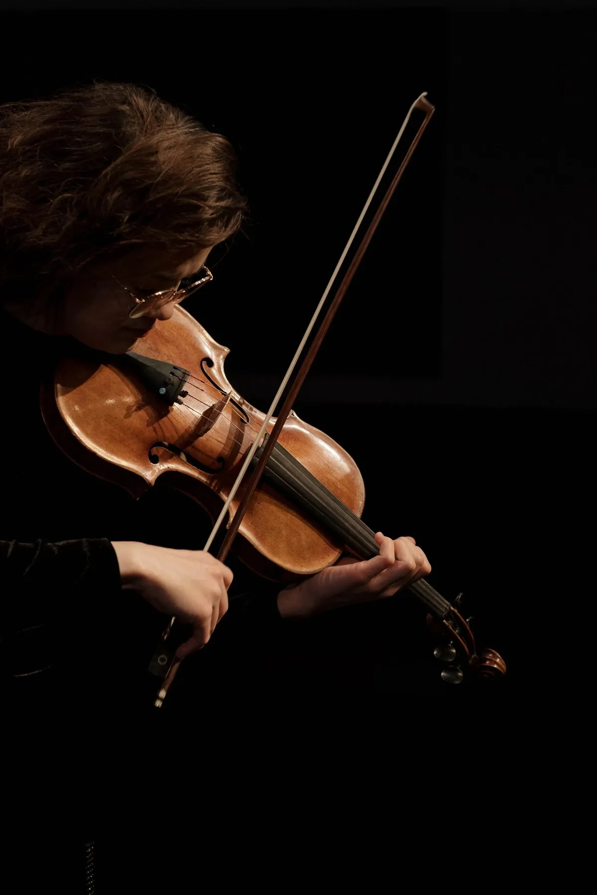 Classical violinist performing - St. Louis classical music tradition
